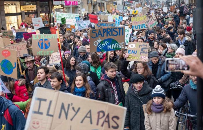 Exposición en Ginebra: Enrico Gastaldello muestra sus fotografías de manifestaciones en la Uni-Dufour