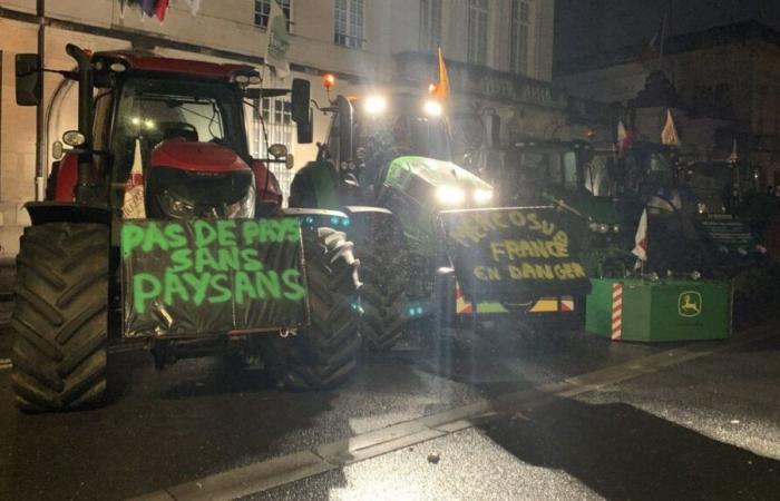 EN FOTOS: Una noche frente a la prefectura del Marne contra el proyecto de acuerdo comercial con los países del Mercosur