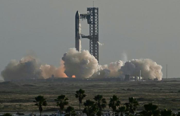 Imágenes del megacohete Starship de SpaceX despegando frente a Donald Trump en Texas