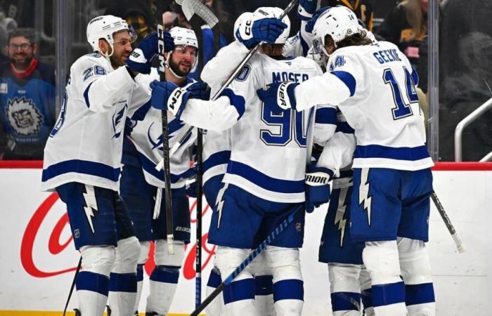 Point ayuda a Lightning a remontar contra Pittsburgh