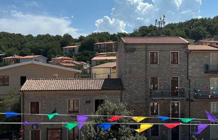 Un municipio italiano vende casas por un euro a quienes quieren escapar de EE.UU. tras la victoria de Trump