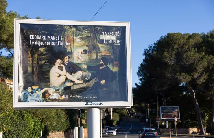 cuadros de grandes pintores sustituyen a los carteles publicitarios en las ciudades