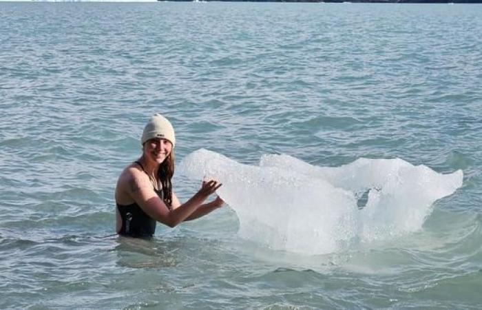 Marion Joffle, estudiante de EM Normandie, nada en aguas heladas