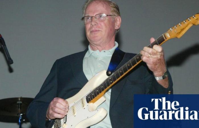 Muere Vic Flick, guitarrista del tema de James Bond, a los 87 años | Música