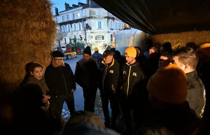 VIDEO. “¡No sirve de nada aquí!” : tras el bloqueo de la plaza de la Liberación, los agricultores enojados quieren instalarse a la entrada de Auch para filtrar los camiones