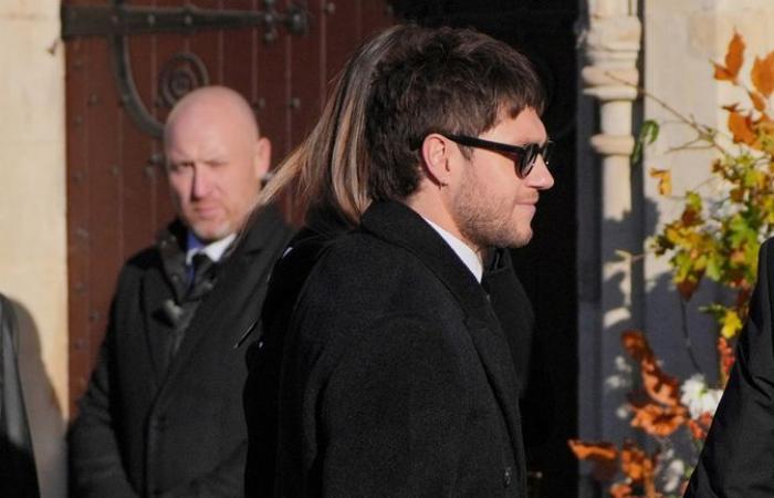 Los compañeros de banda de One Direction de Liam Payne, Harry Styles y Louis Tomlinson, entre los dolientes mientras se lleva a cabo el funeral | Noticias de Entidades y Artes