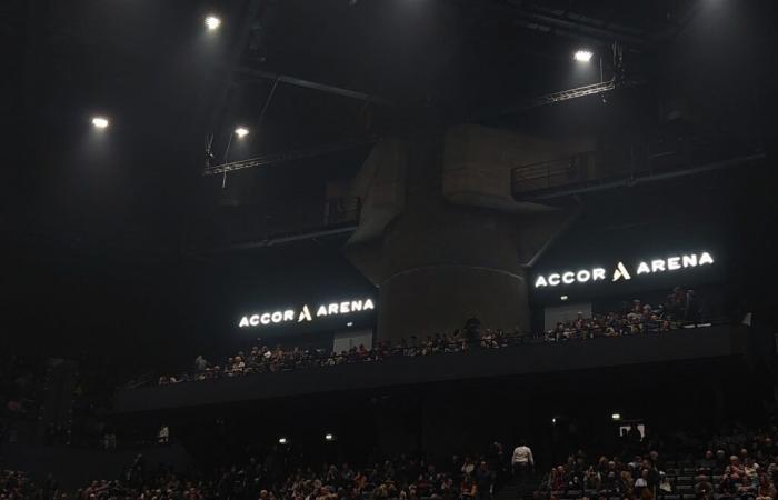 Pierre Garnier en concierto en el Accor Arena de París en diciembre de 2025