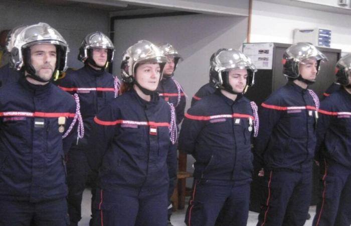 La paleta. Muchos ascendidos al Centro de Bomberos y Salvamento durante Sainte-Barbe