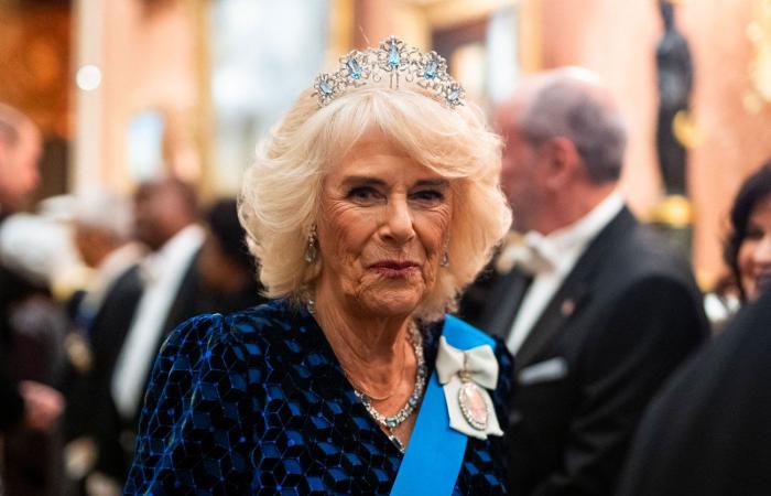 La reina Camilla usa la muy rara tiara de aguamarina de la reina Isabel II para honrar al cuerpo diplomático