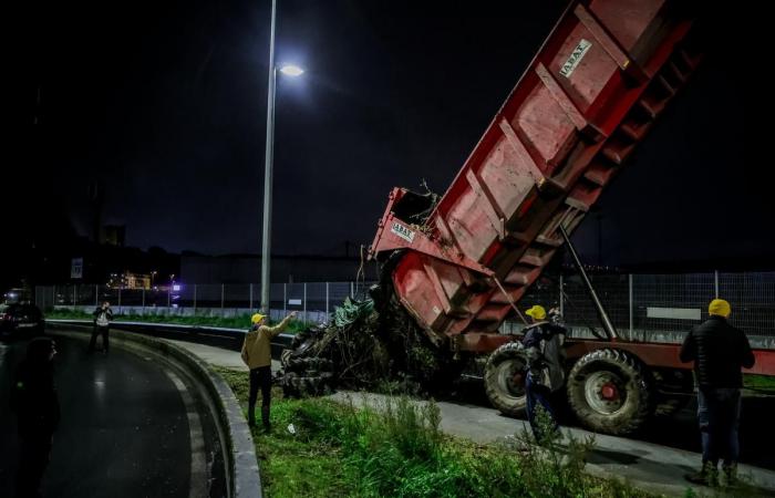 Ira de los agricultores. En Gironda, los “gorros amarillos” asedian el puerto de Burdeos y una central de compras