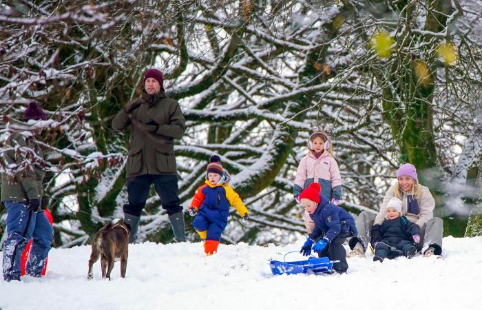 Tiempo más reciente: nueva advertencia de nieve y hielo emitida por la Oficina Meteorológica ya que se esperan interrupciones en los viajes