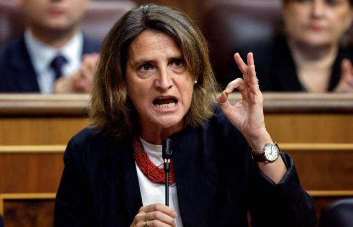 Tras las mortales inundaciones en España, Teresa Ribera defiende los servicios de alerta