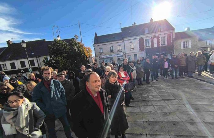 Nogent-sur-Oise. Los habitantes de Nogent, por centenares, rindieron homenaje a su primer diputado, Hervé Roberti