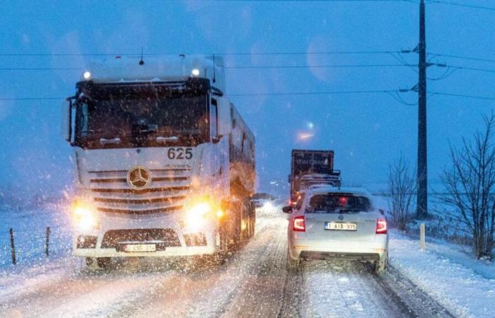 Nieve y bajas temperaturas: el país en alerta amarilla por condiciones resbaladizas