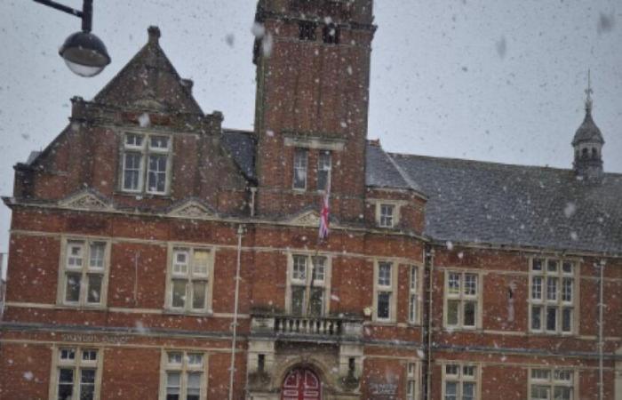 Última actualización del tiempo mientras caen fuertes nevadas alrededor de Swindon