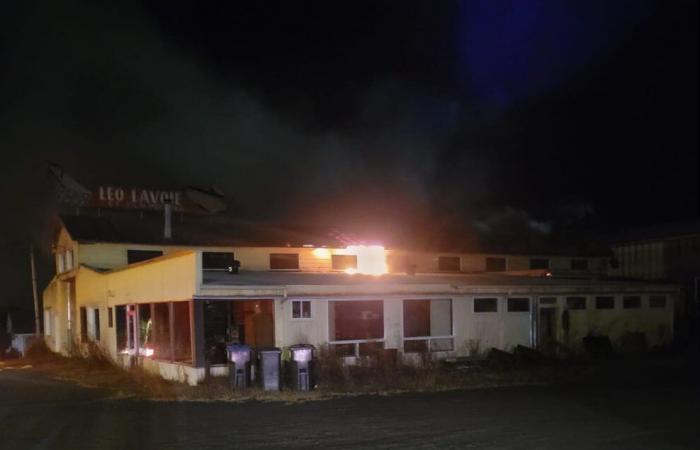 Incendio en el edificio comercial Léo Lavoie en Pohénégamook