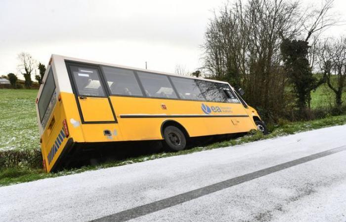 Advertencia meteorológica de NI: un autobús escolar se estrella en condiciones de hielo cuando se emite una nueva advertencia meteorológica