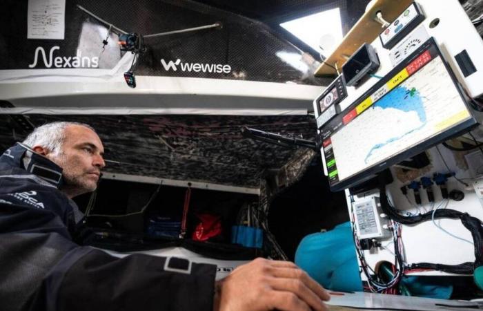 Vendée Globe. Fabrice Amedeo víctima de daños en la quilla