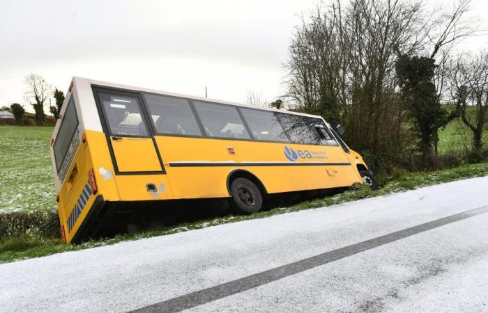 Advertencia meteorológica de NI: un autobús escolar se estrella en condiciones de hielo cuando se emite una nueva advertencia meteorológica