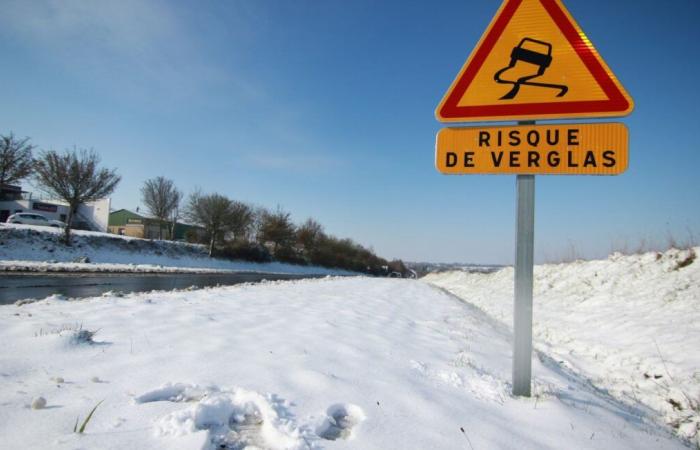 Media Francia en alerta naranja por nieve, hielo y viento el jueves