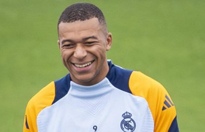 Muy buena noticia para Mbappé con uno de sus familiares en el vestuario