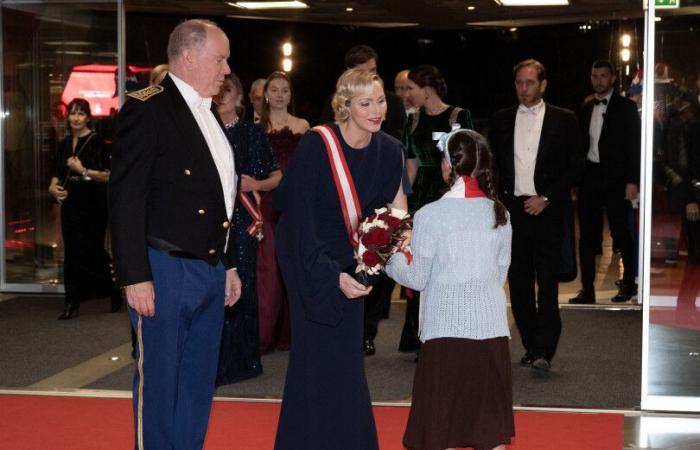 Charlene de Mónaco brilla en la gala del Día Nacional