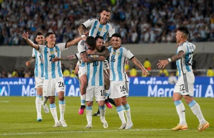 Argentina gana a Perú, Brasil y Uruguay se separan en empate