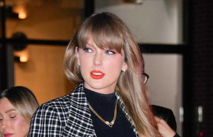 Taylor Swift lució una tendencia de outfit fácil con tacones de Gucci