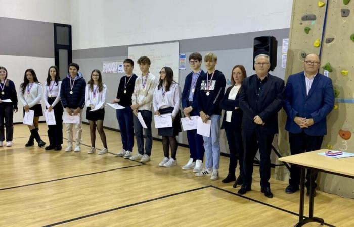 Premios especiales para recompensar la excelencia y la inversión de los estudiantes de secundaria de Fère-Champenoise