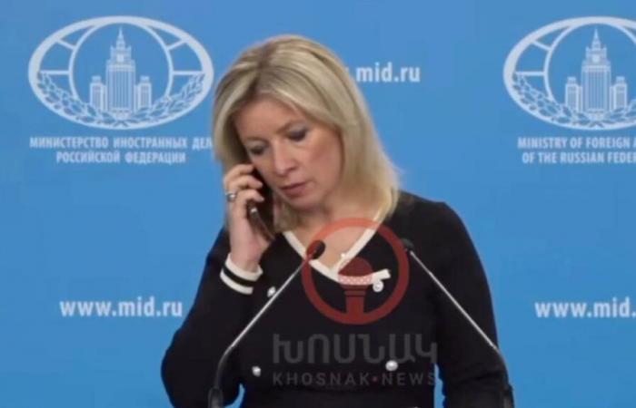 Ataque ruso: “Masha, sin comentarios” – En plena rueda de prensa, la portavoz de Lavrov recibe una llamada