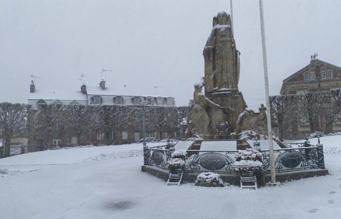 EN FOTOS. La tierra de Flers se despierta bajo la nieve: una decoración navideña