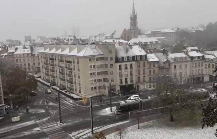 VIDEO. La nieve cae intensamente en el centro de Caen este jueves 21 de noviembre