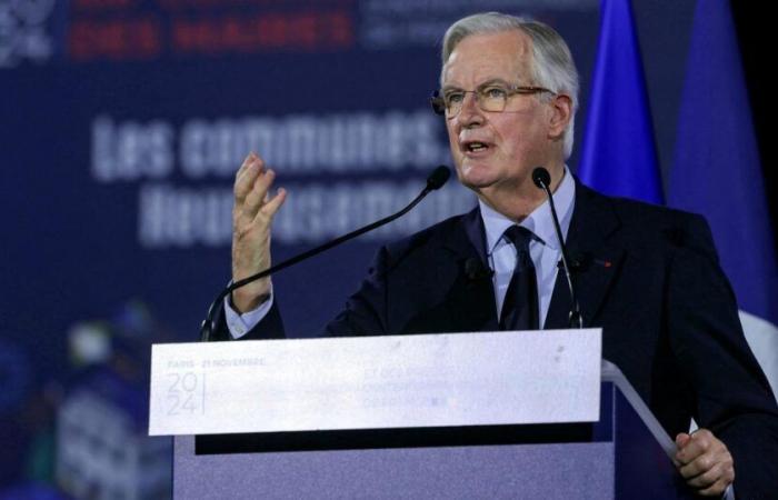 Ante los alcaldes de Francia, Michel Barnier elogia el interés “nacional” frente a los “pequeños proyectos”