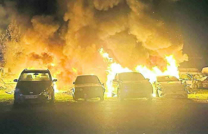 NOTICIAS PRINCIPALES: 21 coches destruidos en un incendio en un garaje / Altos Pirineos en alerta amarilla por el viento a partir del mediodía… Información a seguir este jueves 21 de noviembre