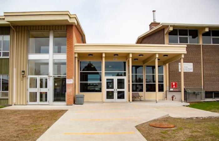 Un hombre ataca a dos trabajadores cerca de una escuela de Gatineau