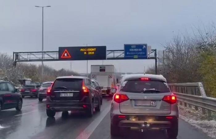 Nieve y hielo: numerosos accidentes este jueves por la mañana, 485 km de colas acumuladas