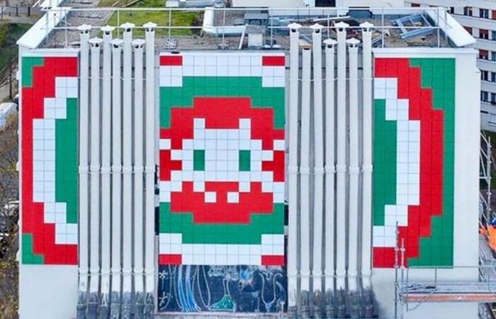 El invasor francés presenta una obra monumental con los colores de Italia