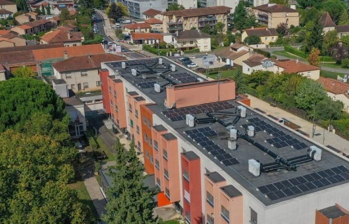 Cahors. Paneles fotovoltaicos en la residencia de autonomía Les Pins