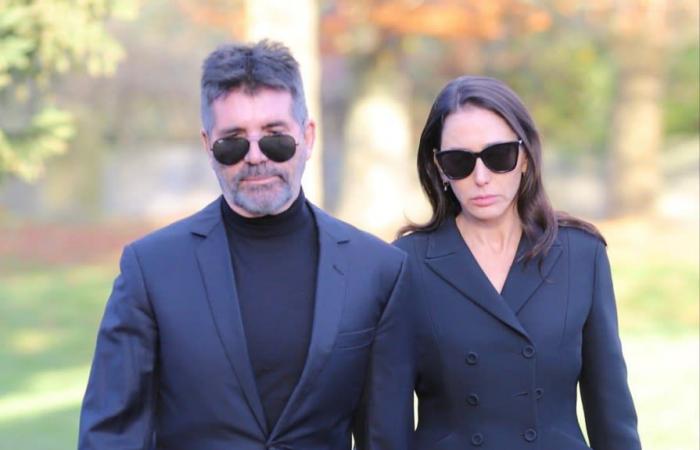 Simon Cowell rompe a llorar y abraza a los padres de Liam Payne en el funeral del fallecido cantante en el Reino Unido