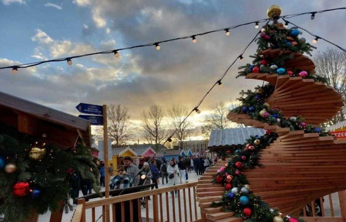 El mercado navideño de Caen ocupa un poco más de espacio y tiempo en el centro de la ciudad