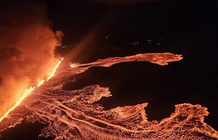 Un volcán entra en erupción en Islandia y un pueblo vecino es evacuado