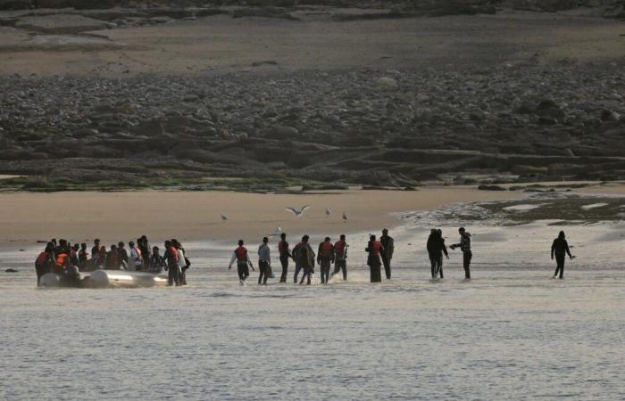 Un cuerpo descubierto en una playa.