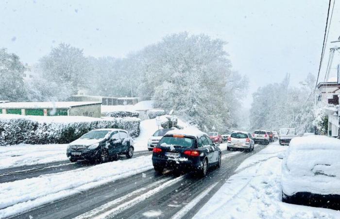 La nieve es más abundante de lo esperado en Sena Marítimo