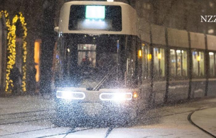 La nieve en las tierras bajas provoca el caos en Suiza