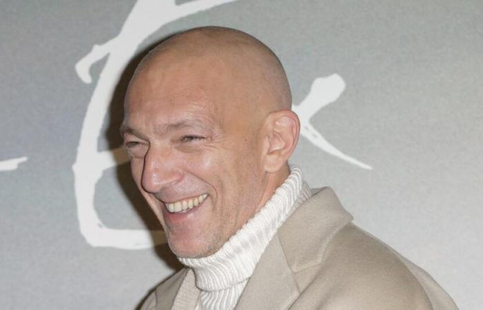 Vincent Cassel sorprende con su cabeza completamente rapada