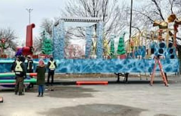 Aquí tenéis la nueva carroza alegórica del Desfile de Papá Noel de Montreal… y adivinad a qué personaje servirá. (Pista: tiene pelaje verde)