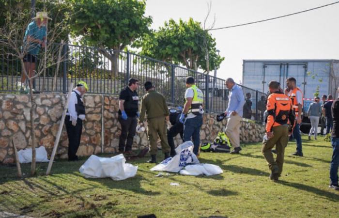 Un hombre muere en un ataque con cohetes en Nahariya, cuando Hochstein llega a Jerusalén