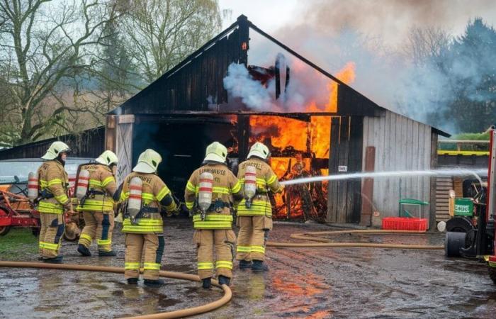 Cerca de Rouen: incendio en un edificio agrícola, la quema de paja moviliza a los bomberos