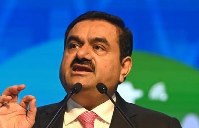 El magnate indio Gautam Adani acusado de corrupción en Estados Unidos, su grupo cae en bolsa