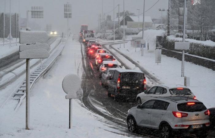 Tráfico muy difícil, evite tomar la carretera, recomienda la prefectura.